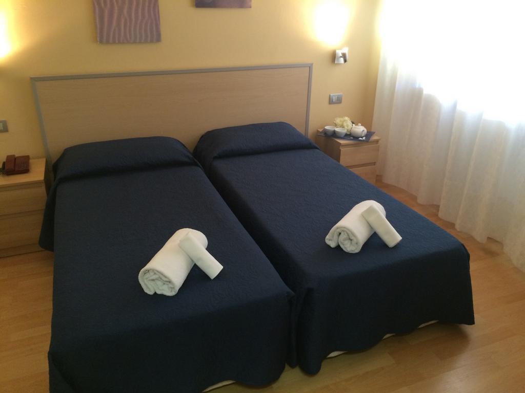 Hotel Butterfly Montecatini Terme Zimmer foto